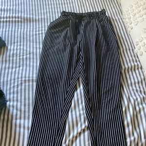 Starchy striped pants with pockets